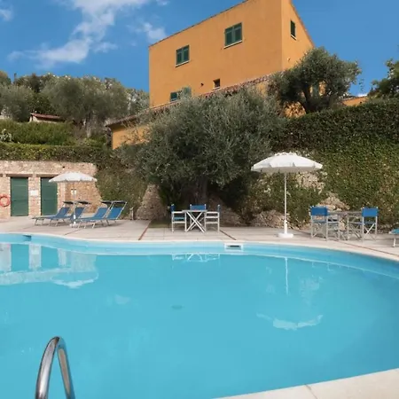 Apartmanhotel Il Borgo 3*